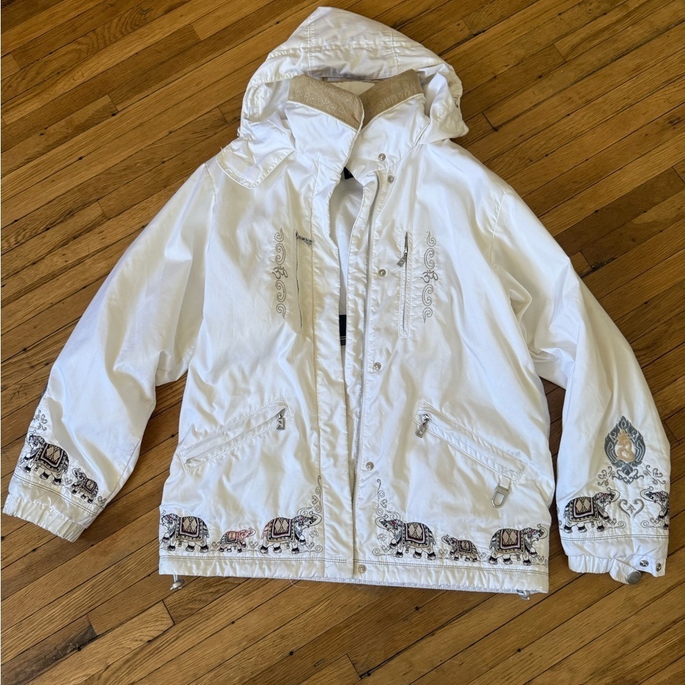 RARE Vintage Bogner White Embroidered Elephant Om Ski & Snow Jacket | Size 6